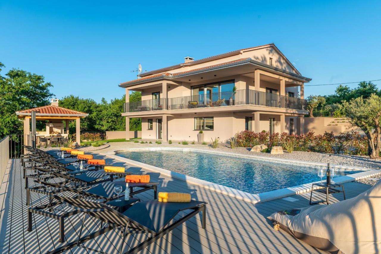 Luxury Villa Santa Cruz With Xl Pool And Jacuzzi Potpican Экстерьер фото