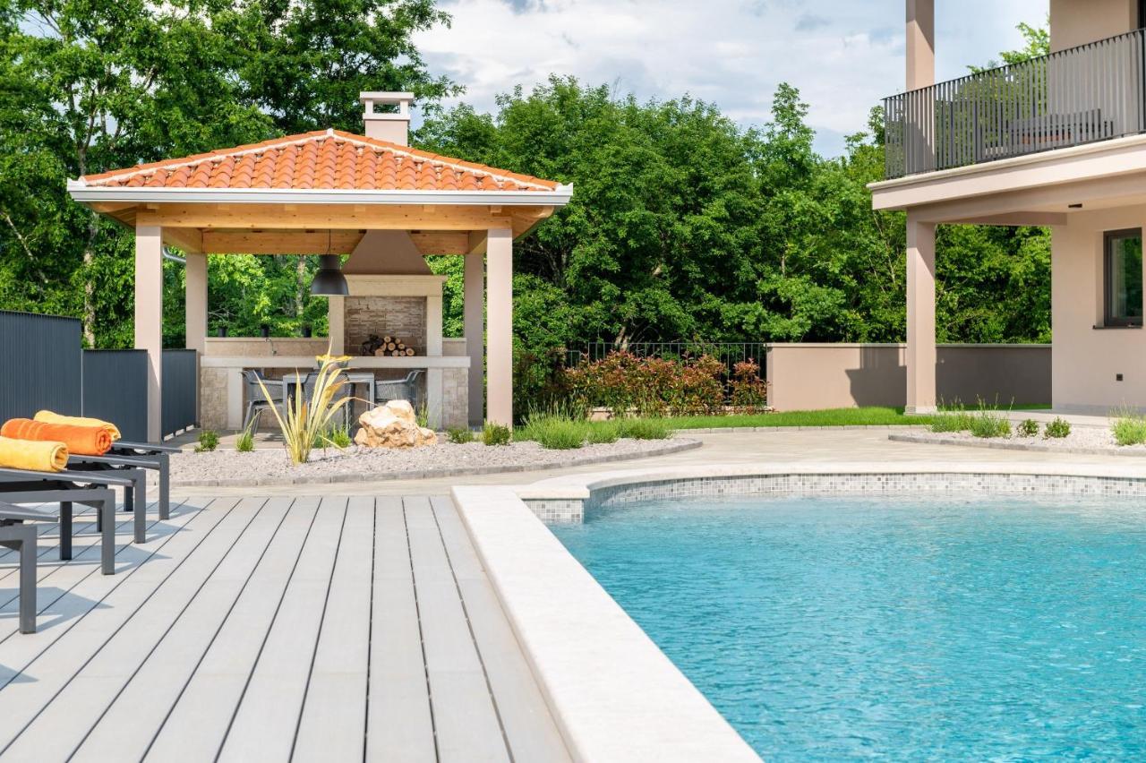 Luxury Villa Santa Cruz With Xl Pool And Jacuzzi Potpican Экстерьер фото