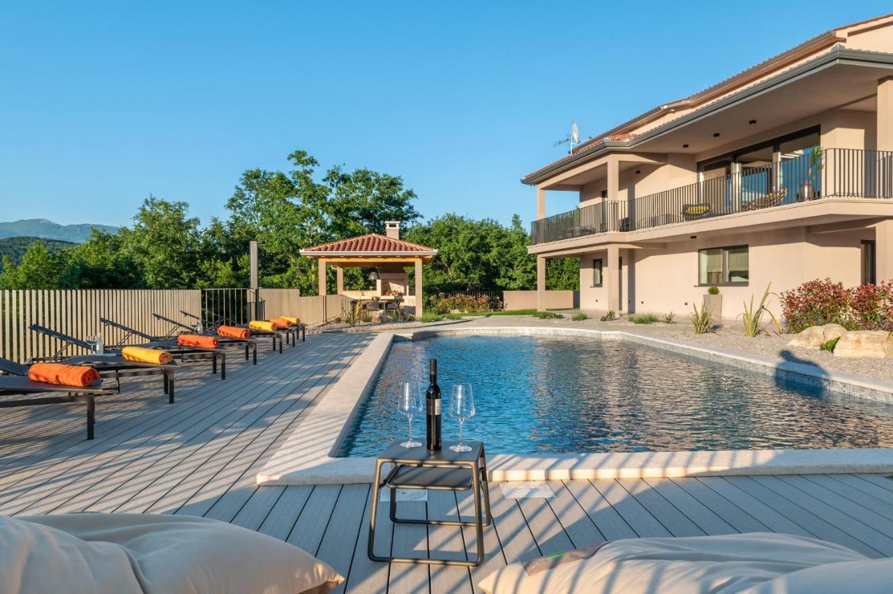 Luxury Villa Santa Cruz With Xl Pool And Jacuzzi Potpican Экстерьер фото